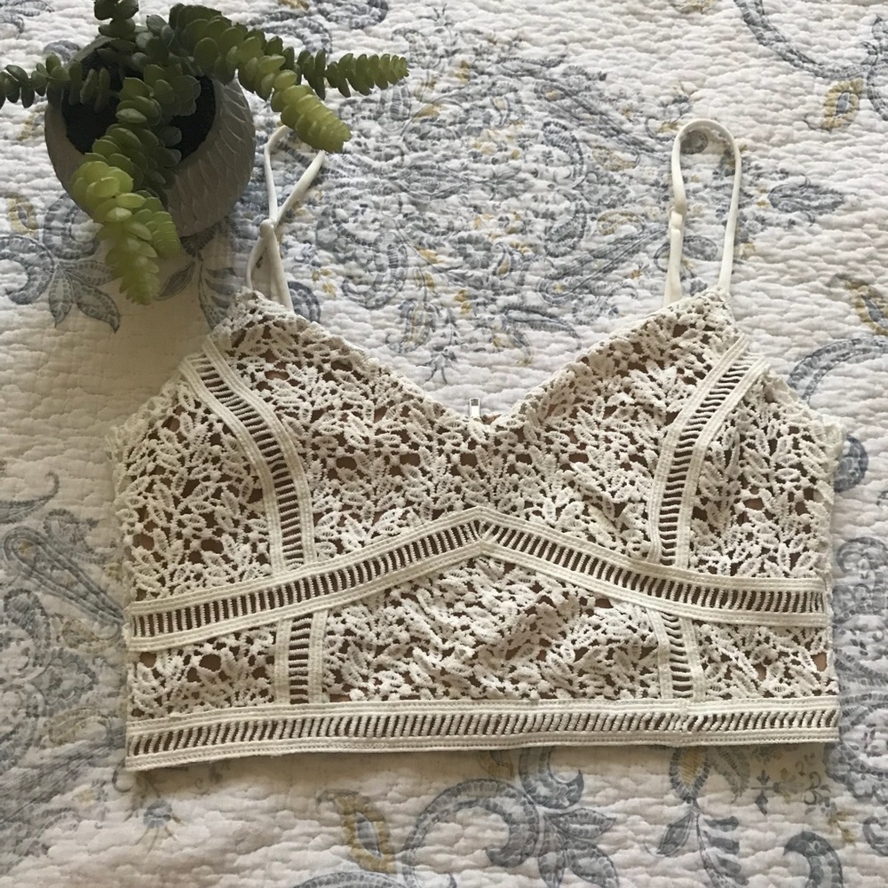 Kendall & Kylie white crocheted crop top size s